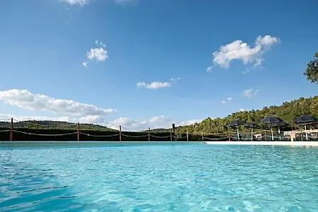 Sleeps 6 Pool Willa *